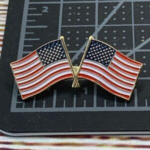 US American Flag Double Crossed Lapel Pin‎ Patriotic Enamel Metal Brooch